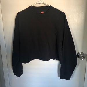 Cropped black sweatshirt